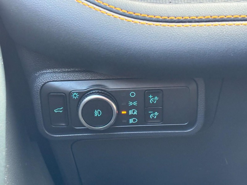 Ford Explorer Vehicle Full-screen Gallery Image 20