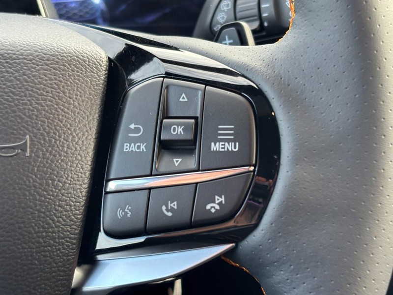 Ford Explorer Vehicle Full-screen Gallery Image 23