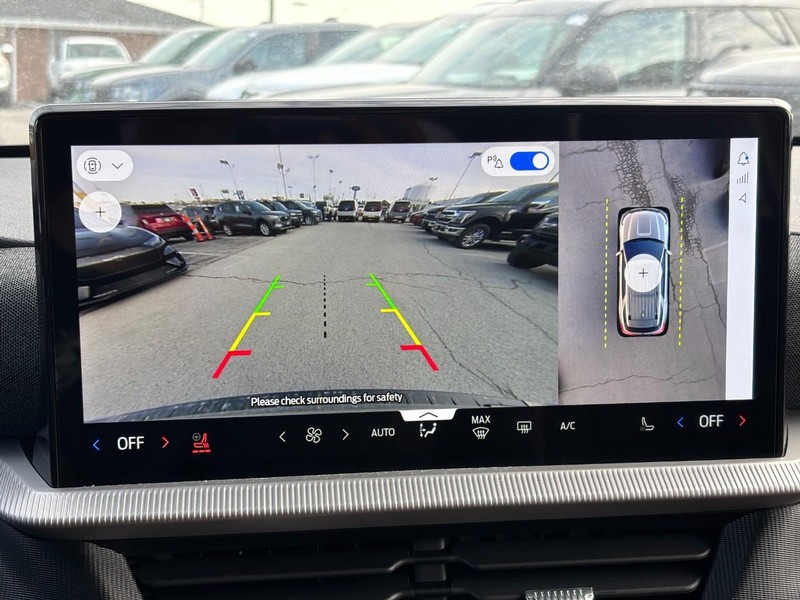 Ford Explorer Vehicle Full-screen Gallery Image 26