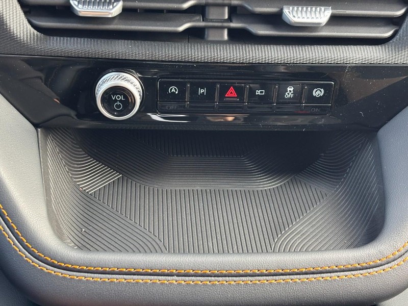 Ford Explorer Vehicle Full-screen Gallery Image 27