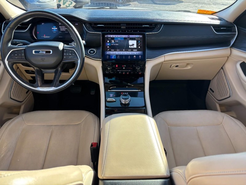 Jeep Grand Cherokee L Vehicle Image 15