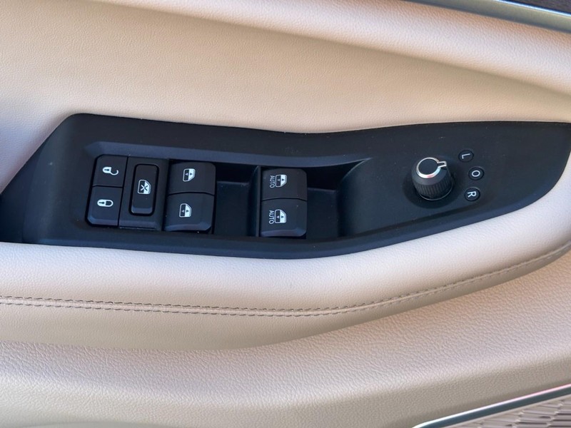 Jeep Grand Cherokee L Vehicle Image 18