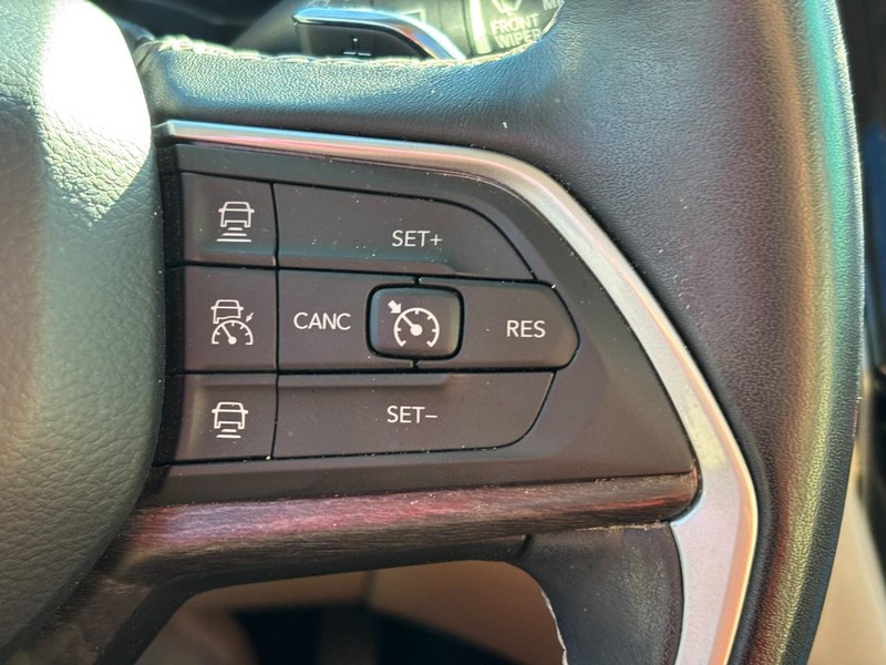 Jeep Grand Cherokee L Vehicle Image 22