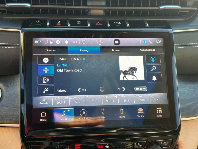 Jeep Grand Cherokee L Vehicle Image 24