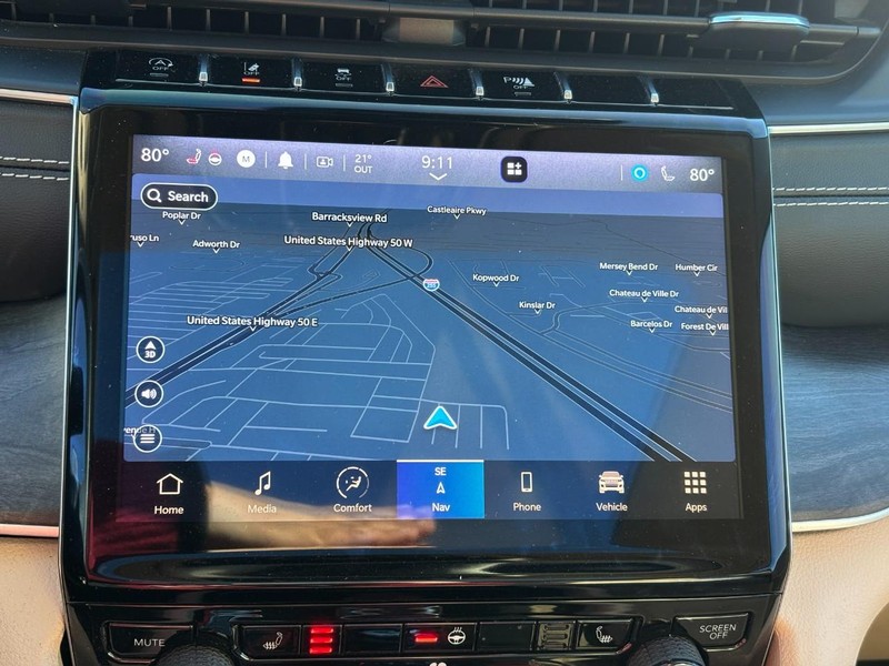 Jeep Grand Cherokee L Vehicle Image 25