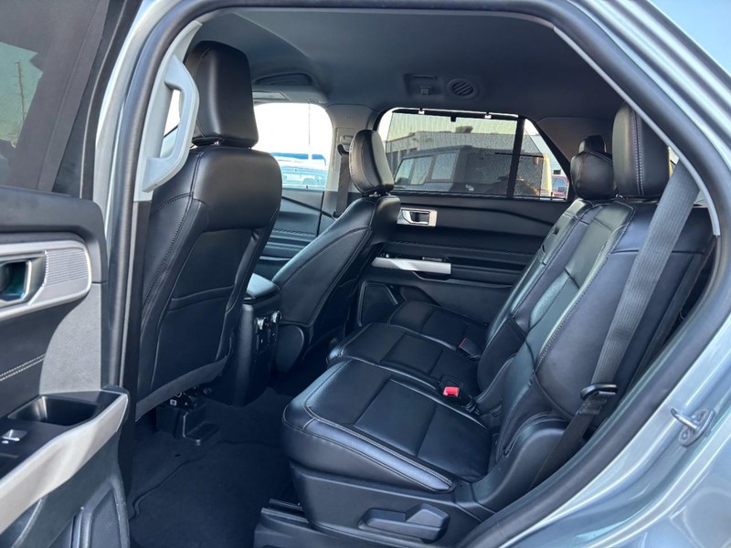 Ford Explorer Vehicle Full-screen Gallery Image 13