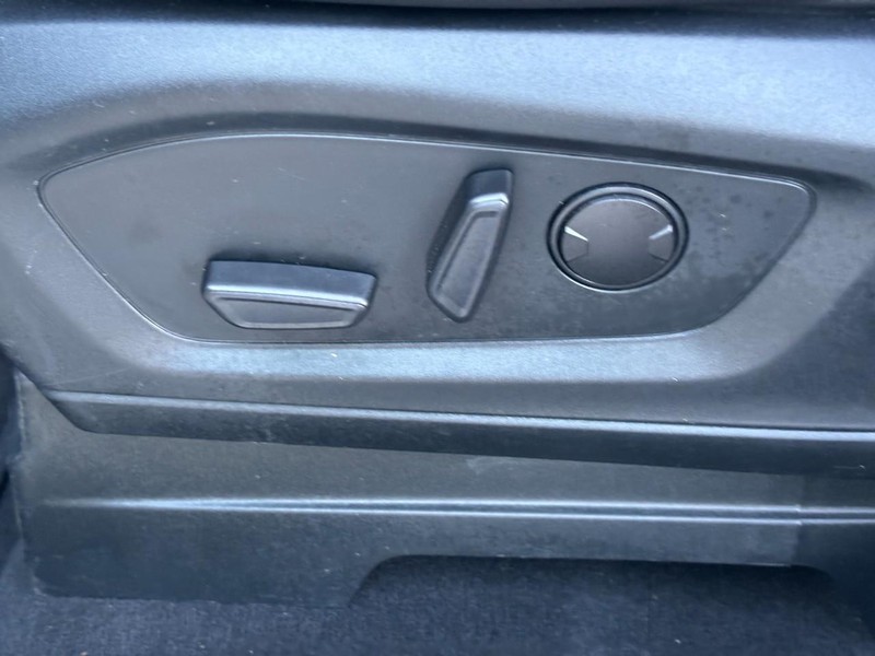 Ford Explorer Vehicle Full-screen Gallery Image 17