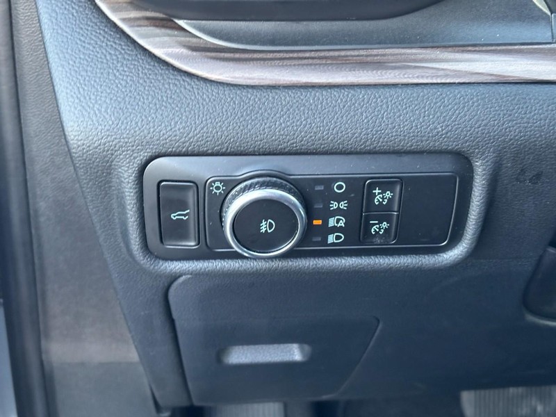 Ford Explorer Vehicle Full-screen Gallery Image 19