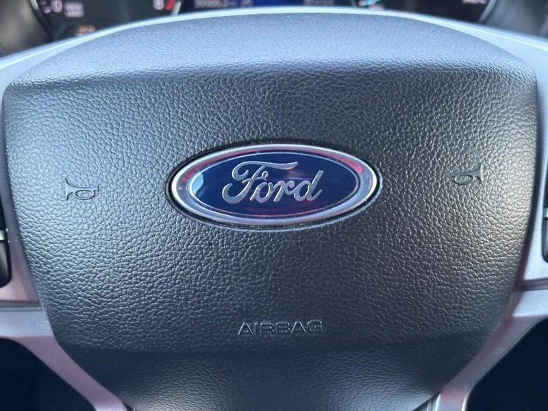 Ford Explorer Vehicle Full-screen Gallery Image 21