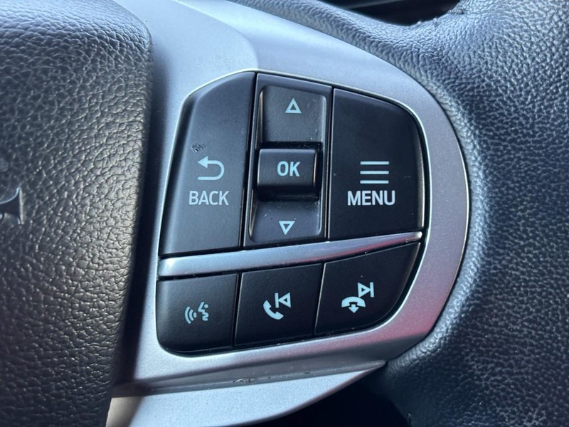 Ford Explorer Vehicle Full-screen Gallery Image 22