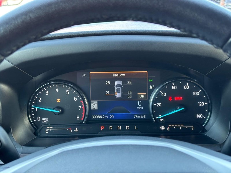 Ford Explorer Vehicle Full-screen Gallery Image 23