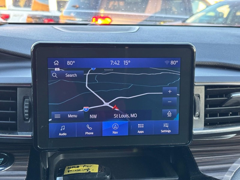 Ford Explorer Vehicle Full-screen Gallery Image 25