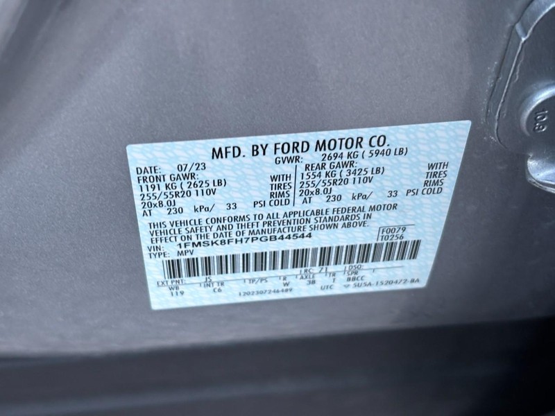 Ford Explorer Vehicle Full-screen Gallery Image 28