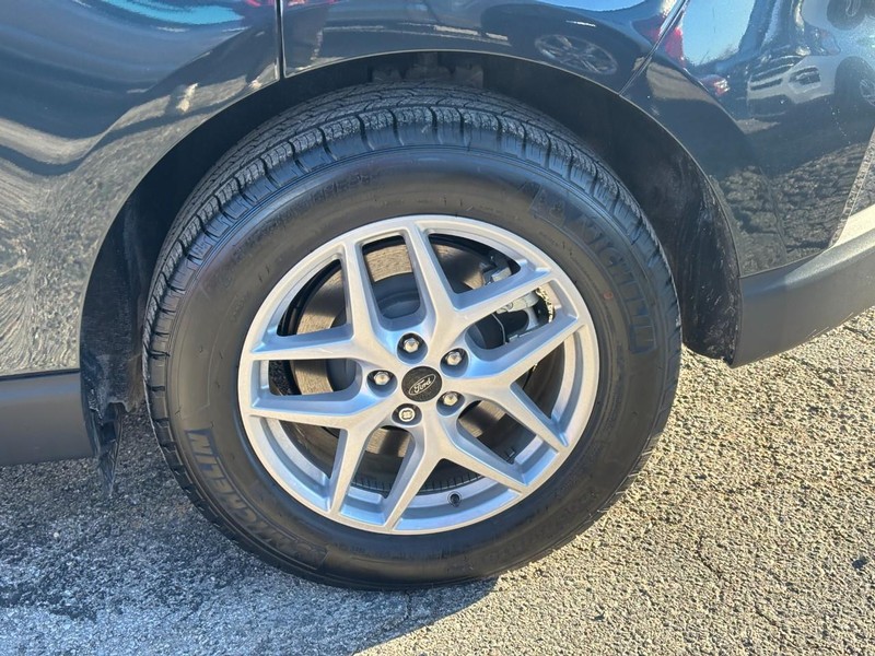 Ford Edge Vehicle Full-screen Gallery Image 10