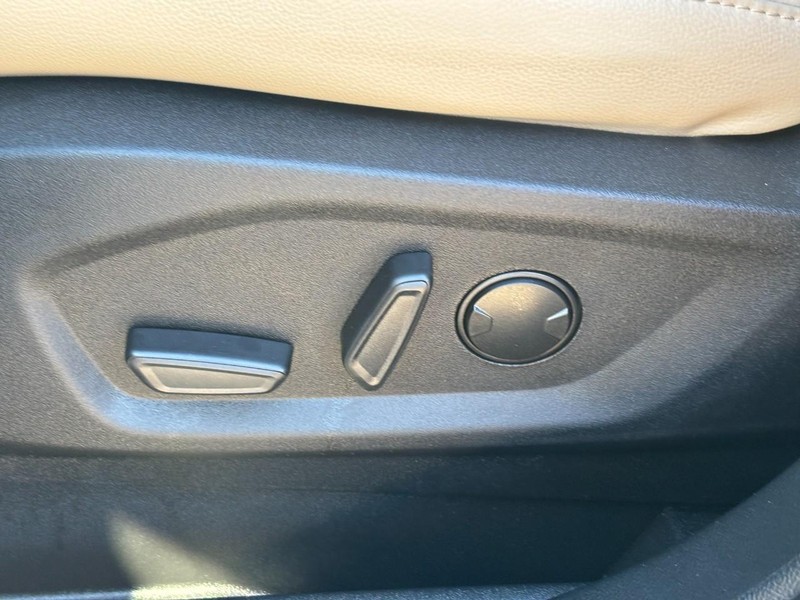 Ford Edge Vehicle Full-screen Gallery Image 15