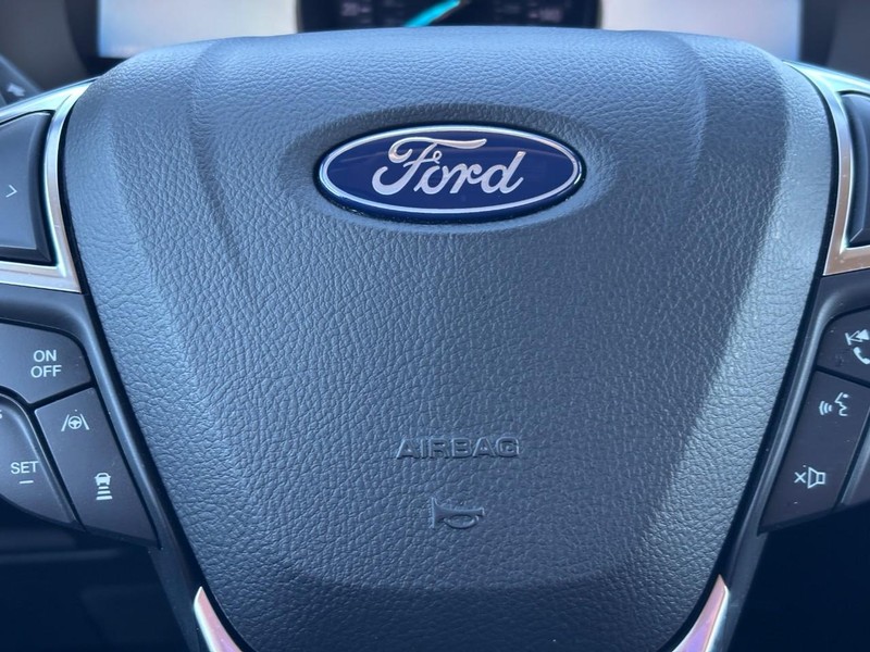 Ford Edge Vehicle Full-screen Gallery Image 19