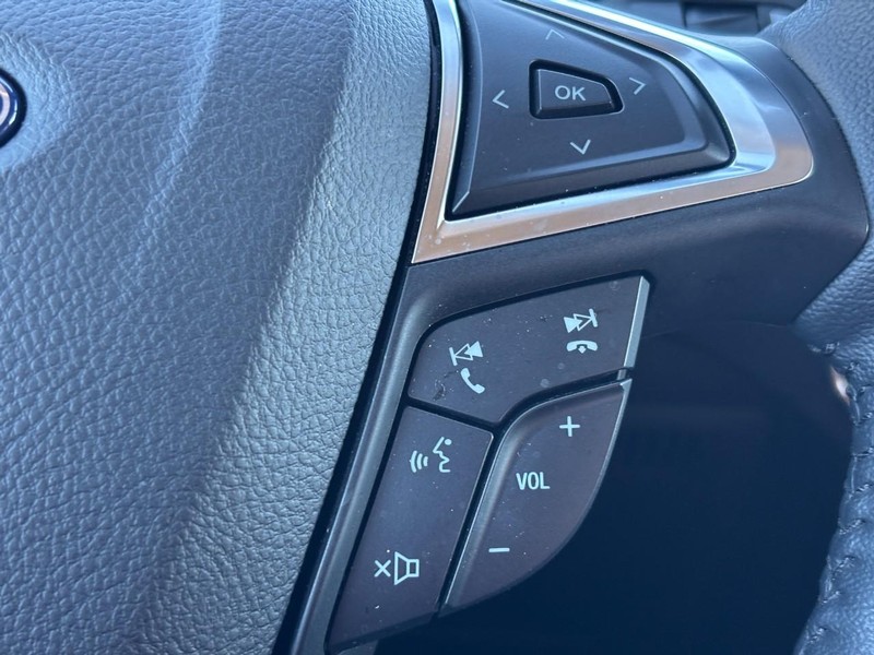 Ford Edge Vehicle Full-screen Gallery Image 20