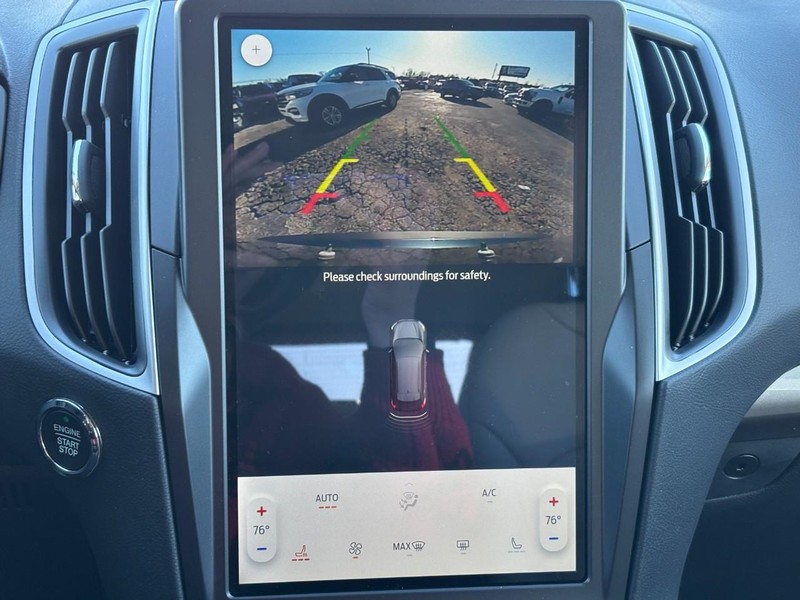 Ford Edge Vehicle Full-screen Gallery Image 24