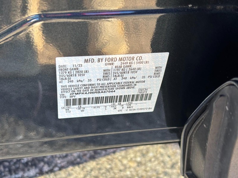 Ford Edge Vehicle Full-screen Gallery Image 26