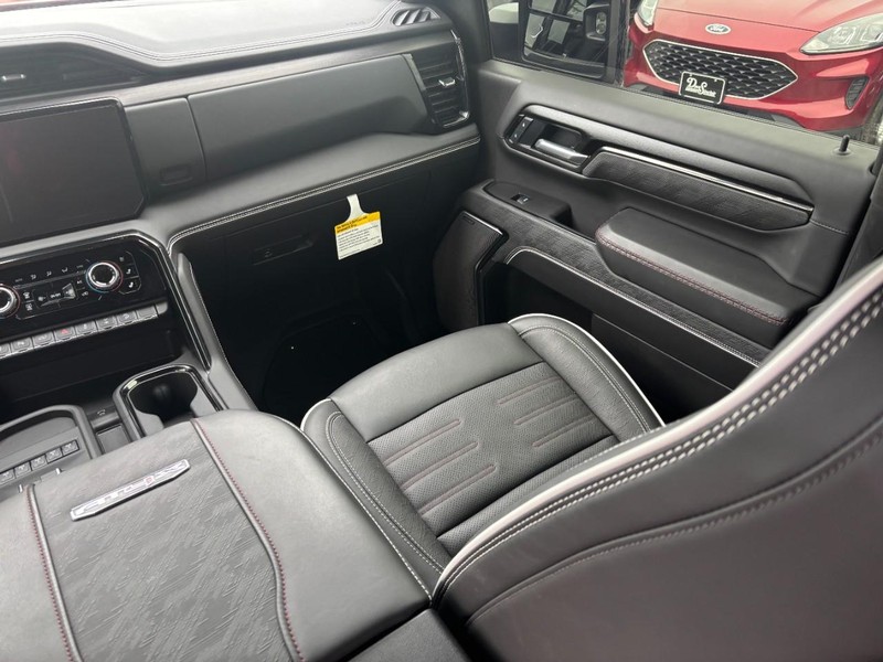 GMC Sierra 2500HD Vehicle Full-screen Gallery Image 15