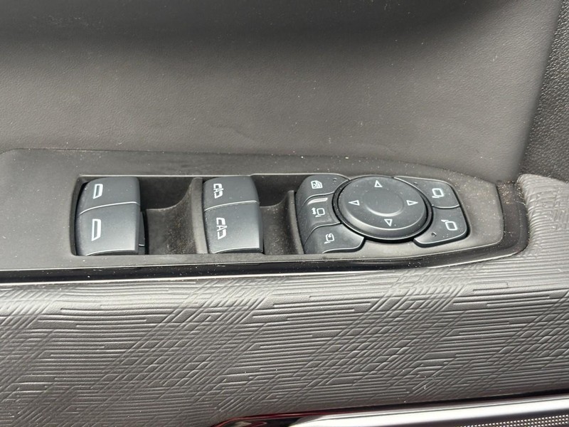 GMC Sierra 2500HD Vehicle Full-screen Gallery Image 17