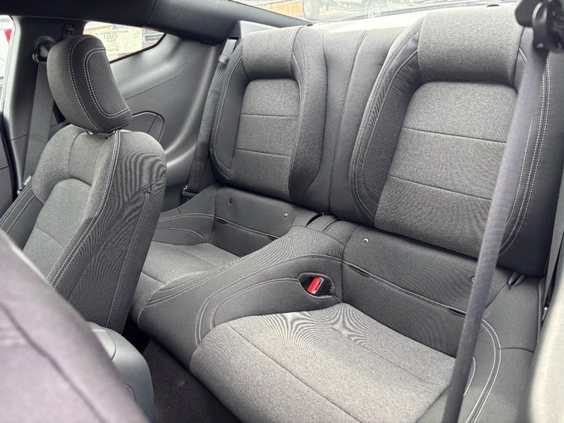 Ford Mustang Vehicle Full-screen Gallery Image 12