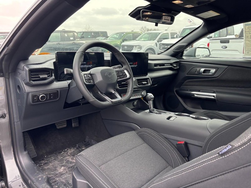 Ford Mustang Vehicle Full-screen Gallery Image 14