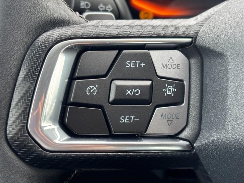 Ford Mustang Vehicle Full-screen Gallery Image 18