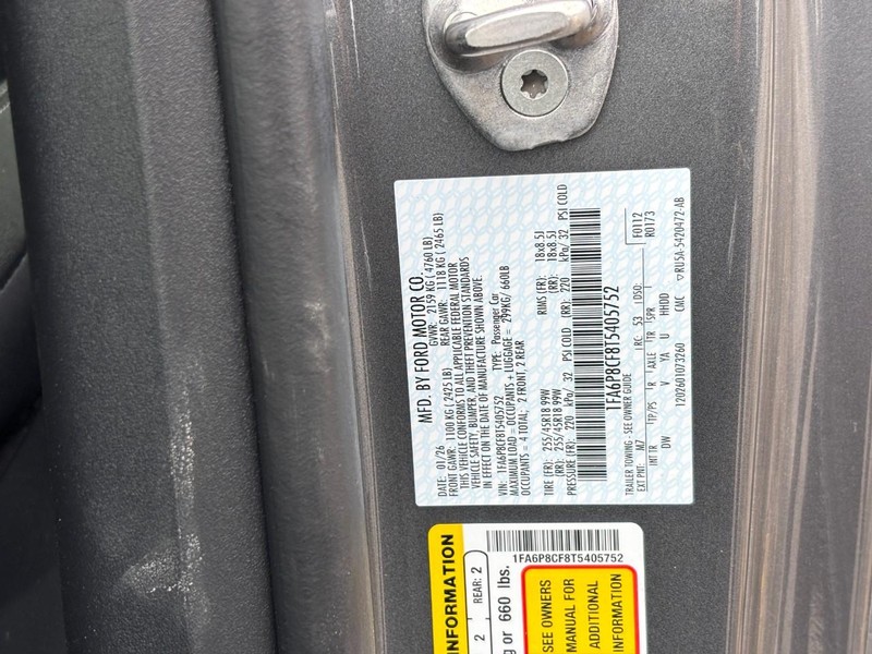 Ford Mustang Vehicle Full-screen Gallery Image 23