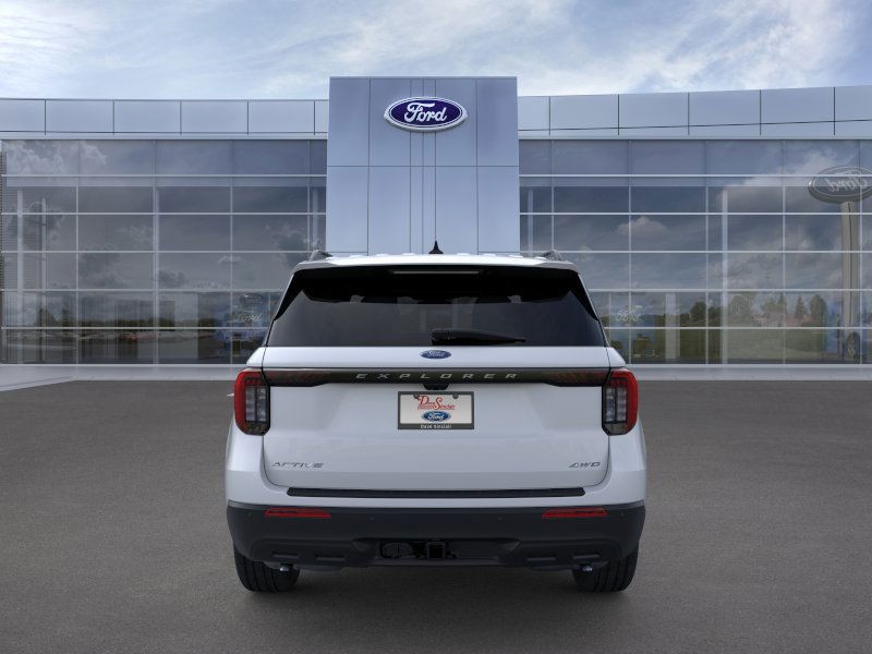 Ford Explorer Vehicle Full-screen Gallery Image 07