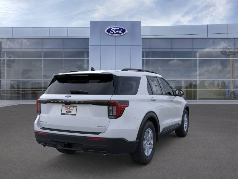 Ford Explorer Vehicle Full-screen Gallery Image 10