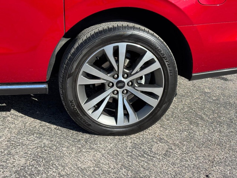 Ford Expedition Max Vehicle Image 11