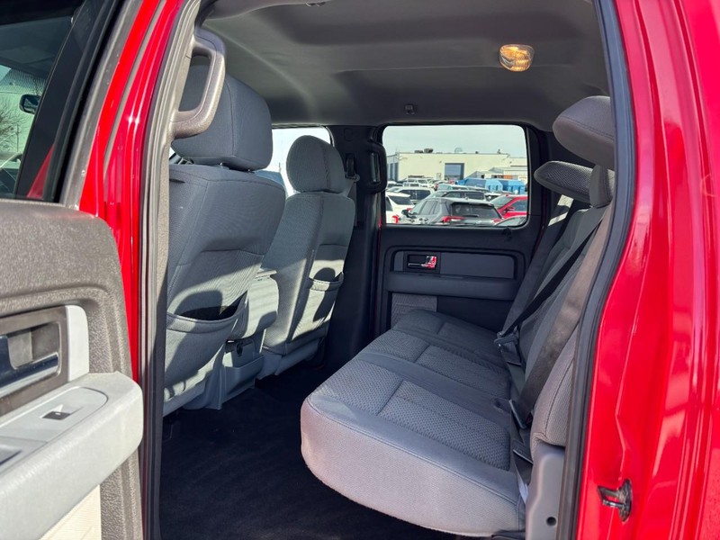 Ford F-150 Vehicle Full-screen Gallery Image 12