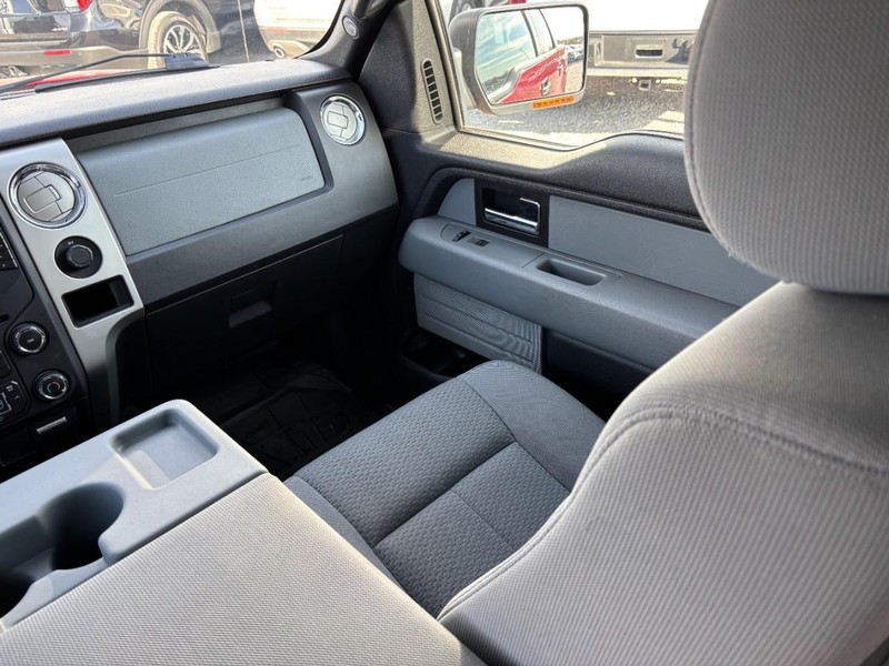 Ford F-150 Vehicle Full-screen Gallery Image 15