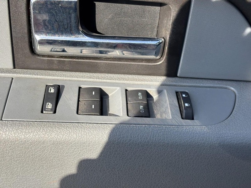 Ford F-150 Vehicle Full-screen Gallery Image 17