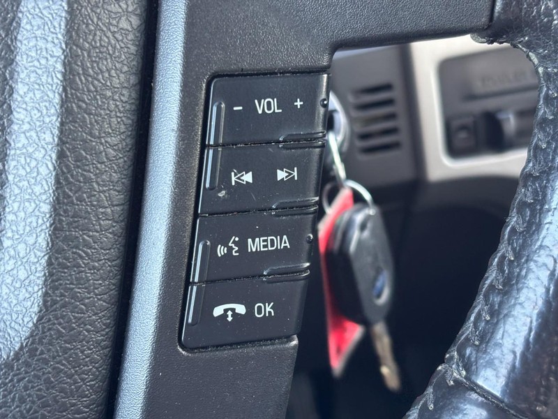 Ford F-150 Vehicle Full-screen Gallery Image 21