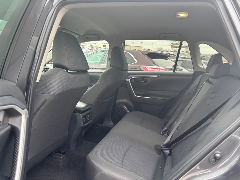 Toyota RAV4 Vehicle Full-screen Gallery Image 12