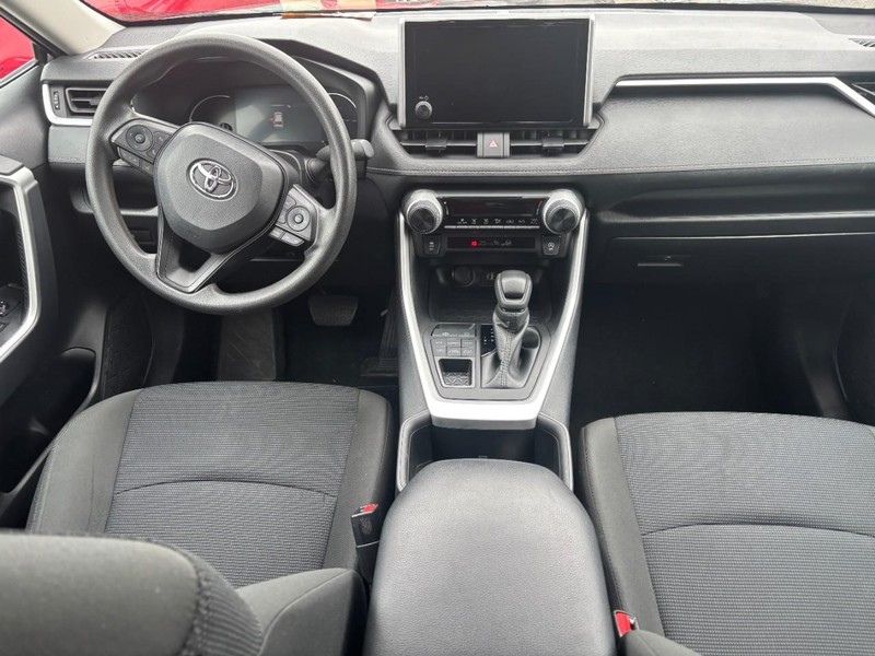 Toyota RAV4 Vehicle Full-screen Gallery Image 14