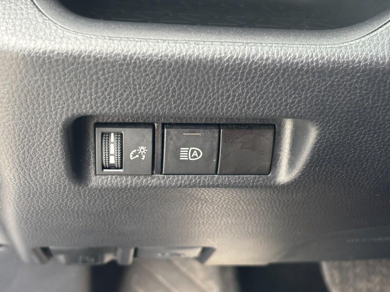 Toyota RAV4 Vehicle Full-screen Gallery Image 18