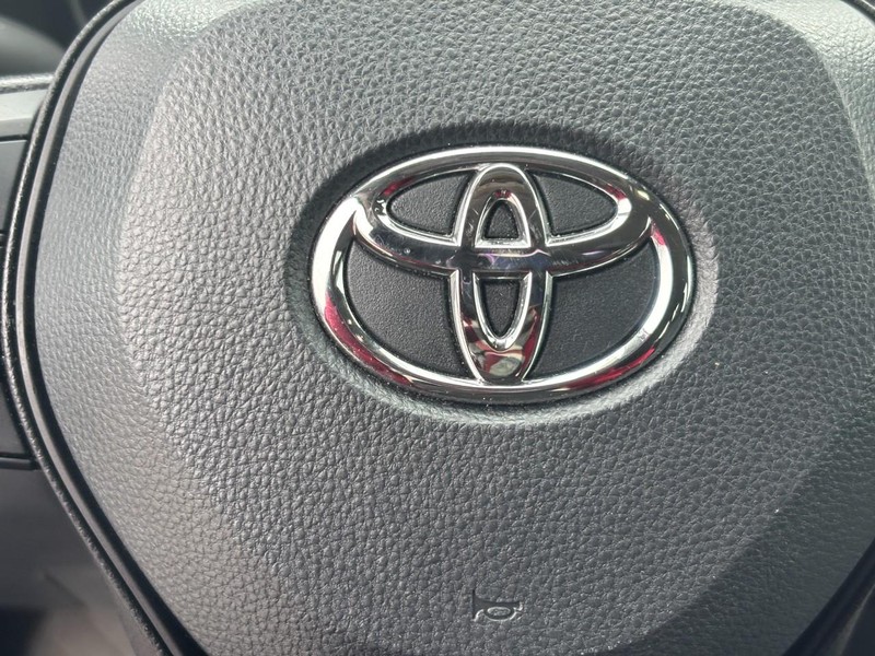 Toyota RAV4 Vehicle Full-screen Gallery Image 20