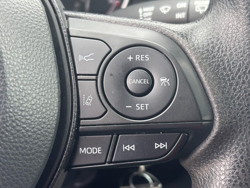 Toyota RAV4 Vehicle Full-screen Gallery Image 21