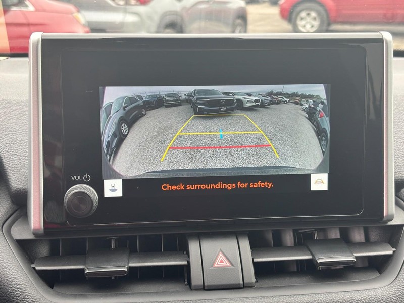 Toyota RAV4 Vehicle Full-screen Gallery Image 24