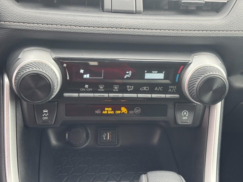 Toyota RAV4 Vehicle Full-screen Gallery Image 25