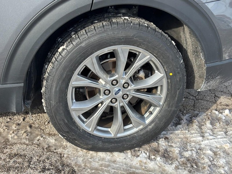 Ford Explorer Vehicle Image 11