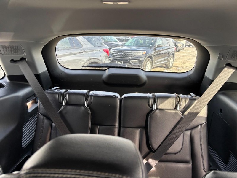 Ford Explorer Vehicle Image 12