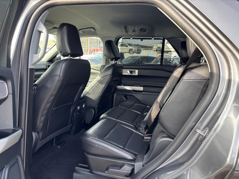 Ford Explorer Vehicle Image 13