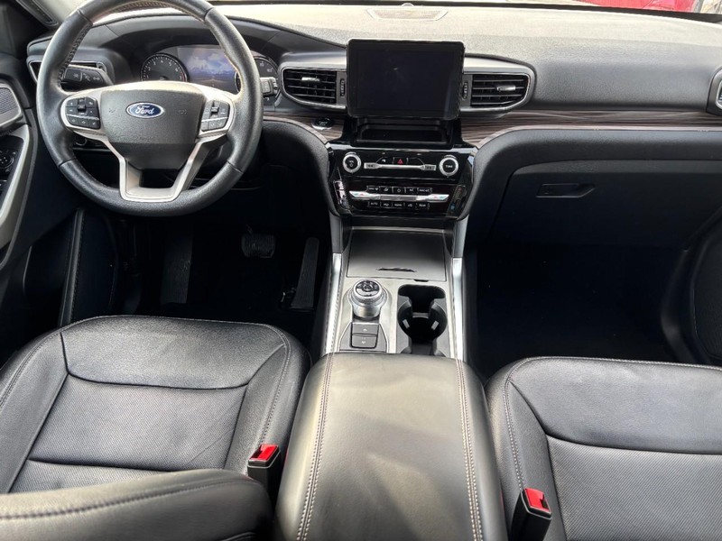 Ford Explorer Vehicle Image 15