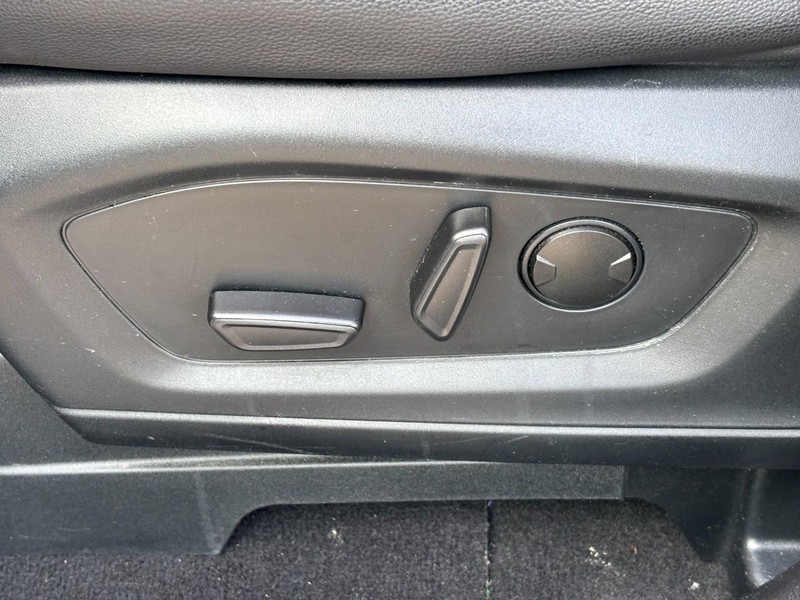 Ford Explorer Vehicle Image 17