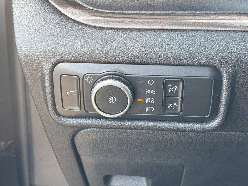 Ford Explorer Vehicle Image 19