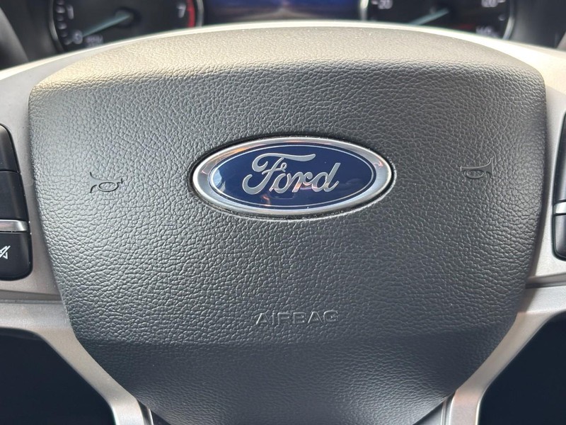 Ford Explorer Vehicle Image 21